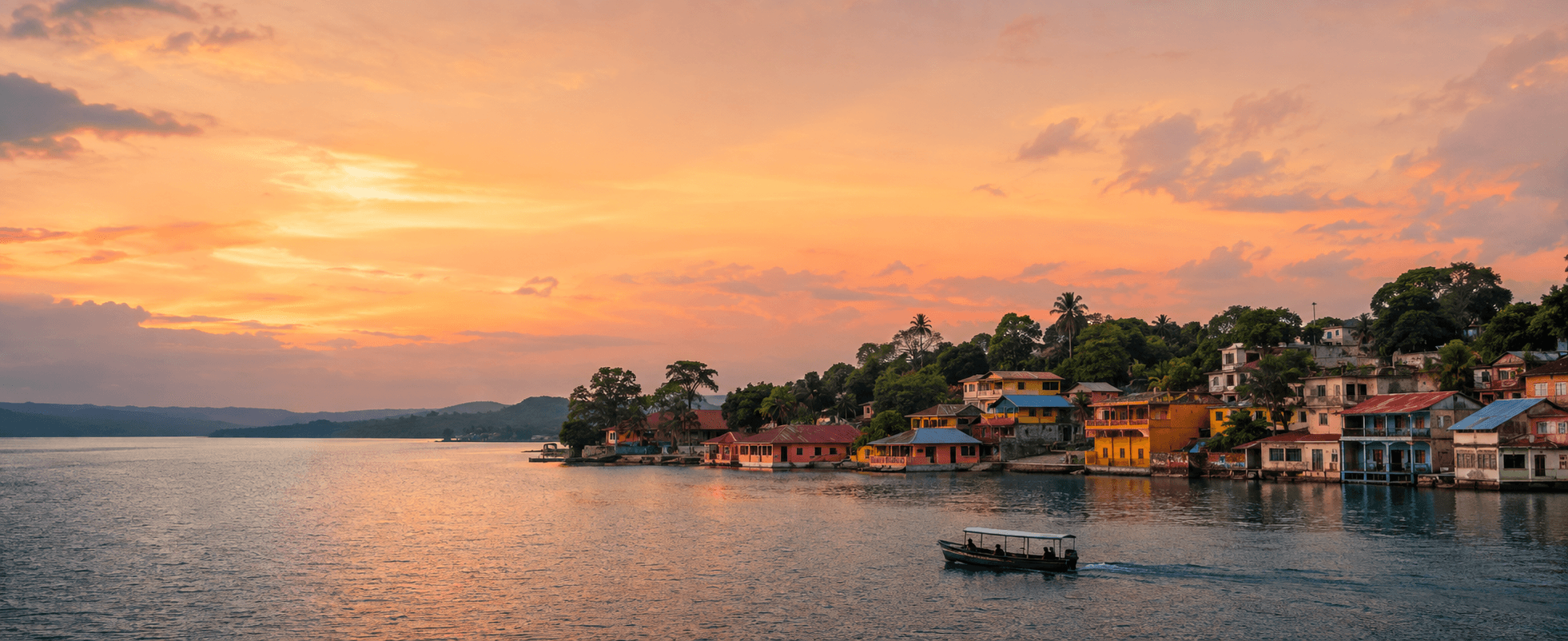 Atardecer sobre el lago y la arquitectura colorida de Flores
